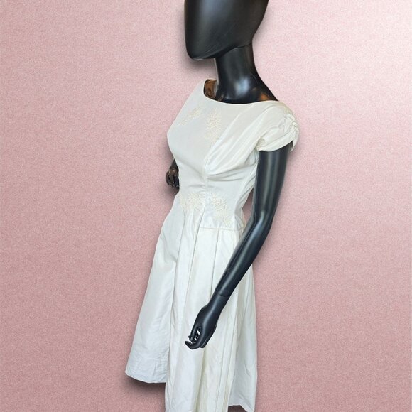 Vintage 50's Ivory Taffeta Cap Sleeve Wedding Gown - Picture 3 of 8